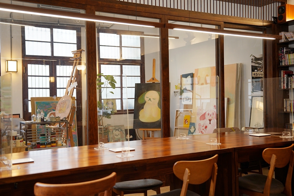 玉虫畫室：宛如置身日雜漫畫般的南港咖啡店！終於來瞧瞧超夢幻的金魚水族箱啦～