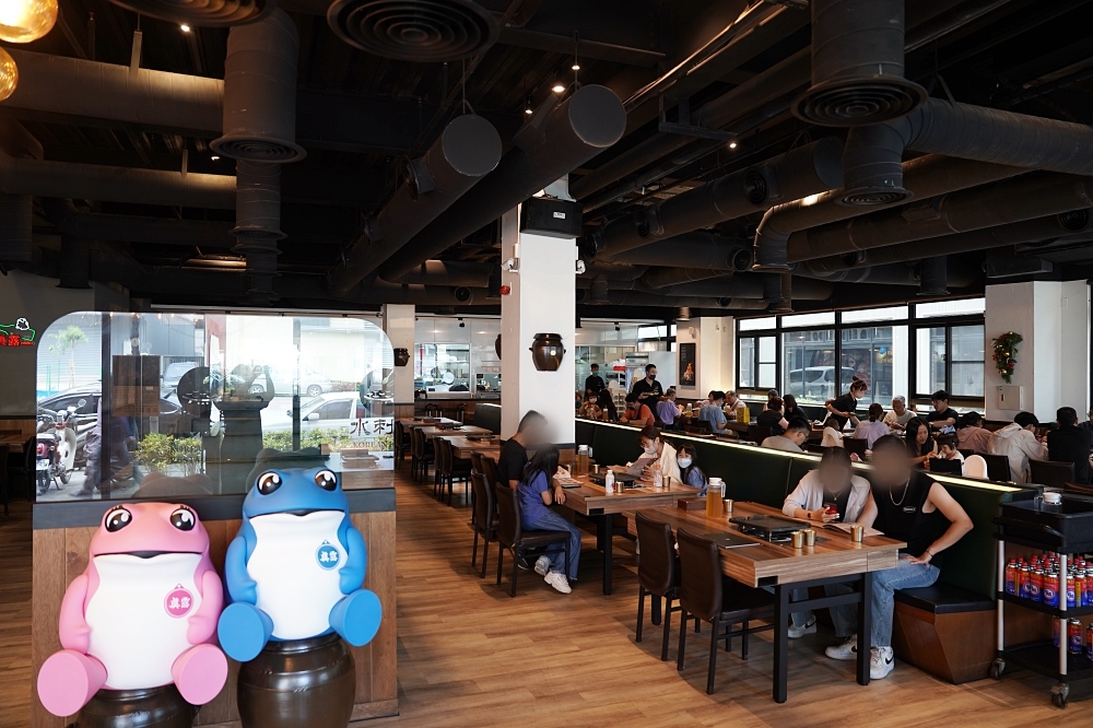 水刺床青海店：高雄韓式烤肉餐廳！小菜可續加還有桌邊代烤好過癮，雙人套餐吃得好撐啊～