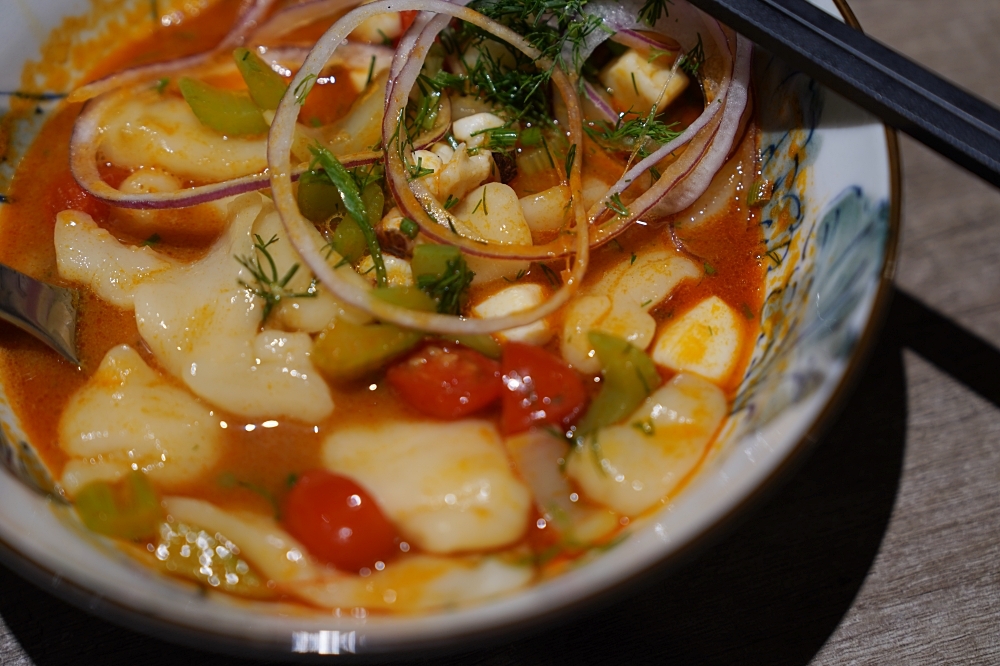 吃麵吧：台南米其林必比登推介！保安路融入西式的台味麵館，剝了殼的地中海鮮蝦麵疙瘩好吸睛好好吃~