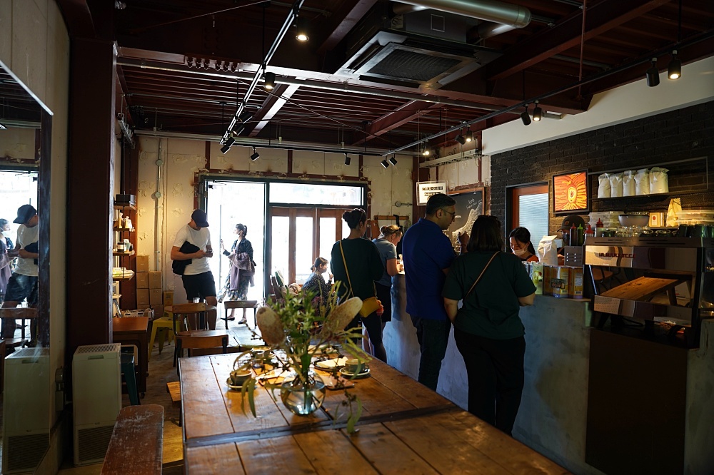 Vermillion Cafe：京都伏見稻荷大社旁的綠意咖啡館，慵懶的戶外座位深受外國人喜歡！