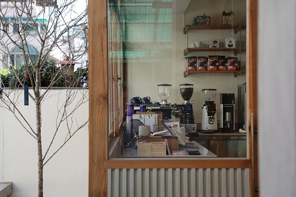 Ritrovare coffee 尋品旬品咖啡：台中國美館自家烘焙咖啡店！迷人的老屋從屋外到室內都讓人好喜歡～