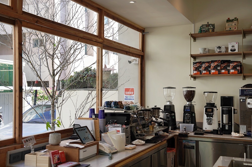 Ritrovare coffee 尋品旬品咖啡：台中國美館自家烘焙咖啡店！迷人的老屋從屋外到室內都讓人好喜歡～