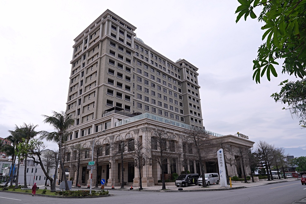 花蓮福容大飯店：花蓮市區住宿推薦！180° 超大海景房＆露天海景泳池好 Chill～