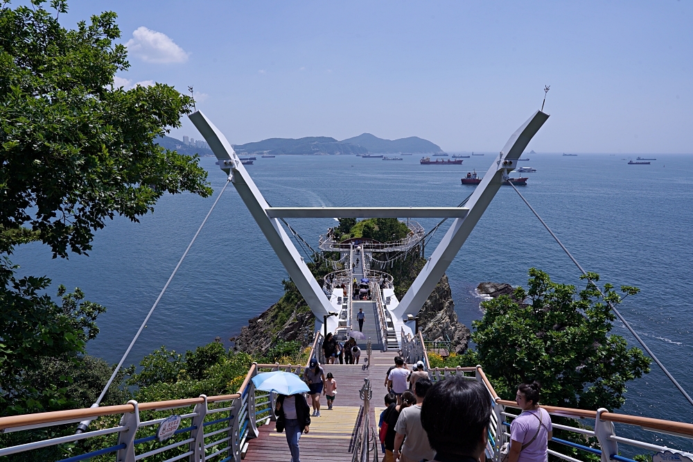 釜山新景點｜松島龍宮雲橋：松島海上纜車旁不能錯過的順遊景點！可以看到日本的松島龍宮空中步道～