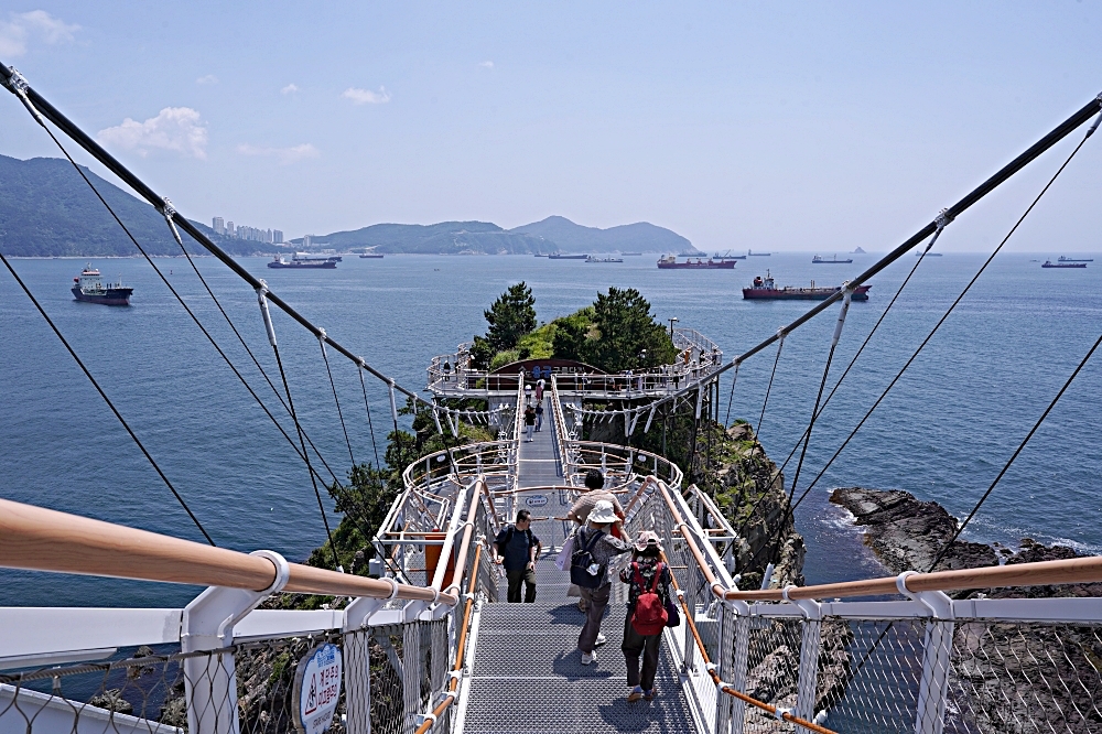 釜山新景點｜松島龍宮雲橋：松島海上纜車旁不能錯過的順遊景點！可以看到日本的松島龍宮空中步道～