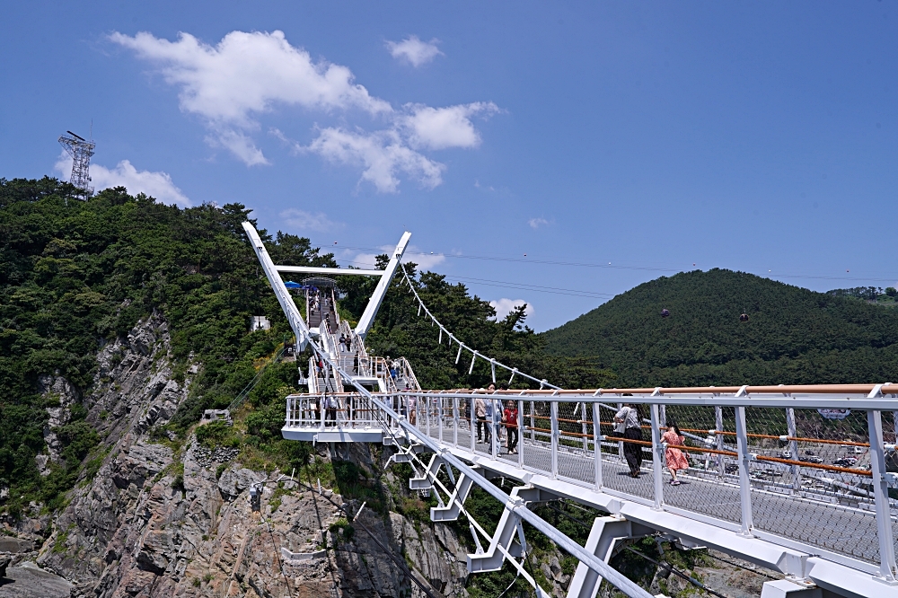 釜山新景點｜松島龍宮雲橋：松島海上纜車旁不能錯過的順遊景點！可以看到日本的松島龍宮空中步道～