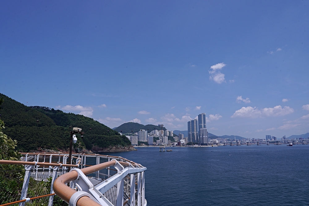 釜山新景點｜松島龍宮雲橋：松島海上纜車旁不能錯過的順遊景點！可以看到日本的松島龍宮空中步道～