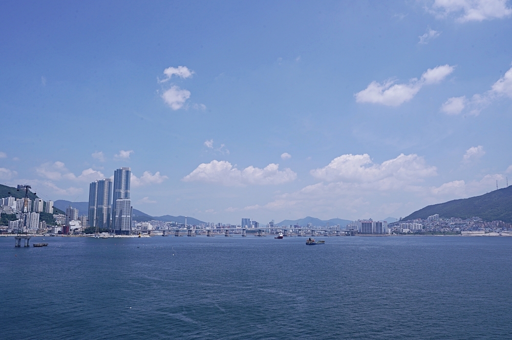 釜山新景點｜松島龍宮雲橋：松島海上纜車旁不能錯過的順遊景點！可以看到日本的松島龍宮空中步道～