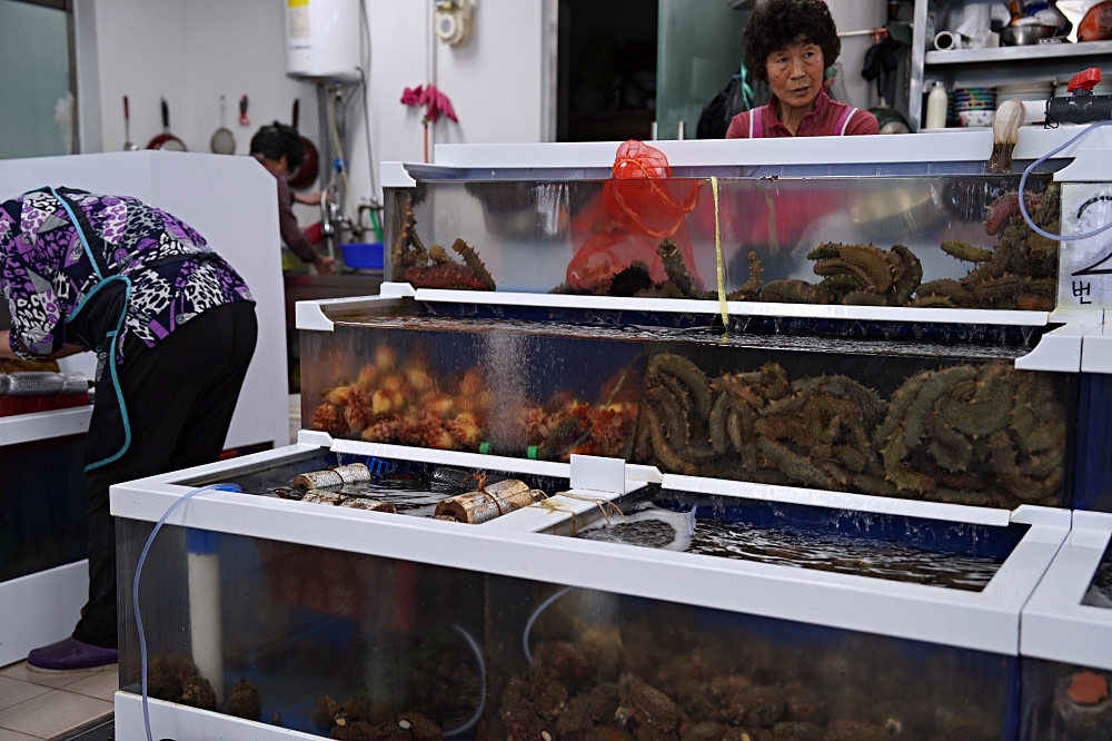 影島海女村：釜山旅遊絕對不能錯過的海景第一排海鮮餐廳！必點推薦海鮮拉麵＆鮑魚~