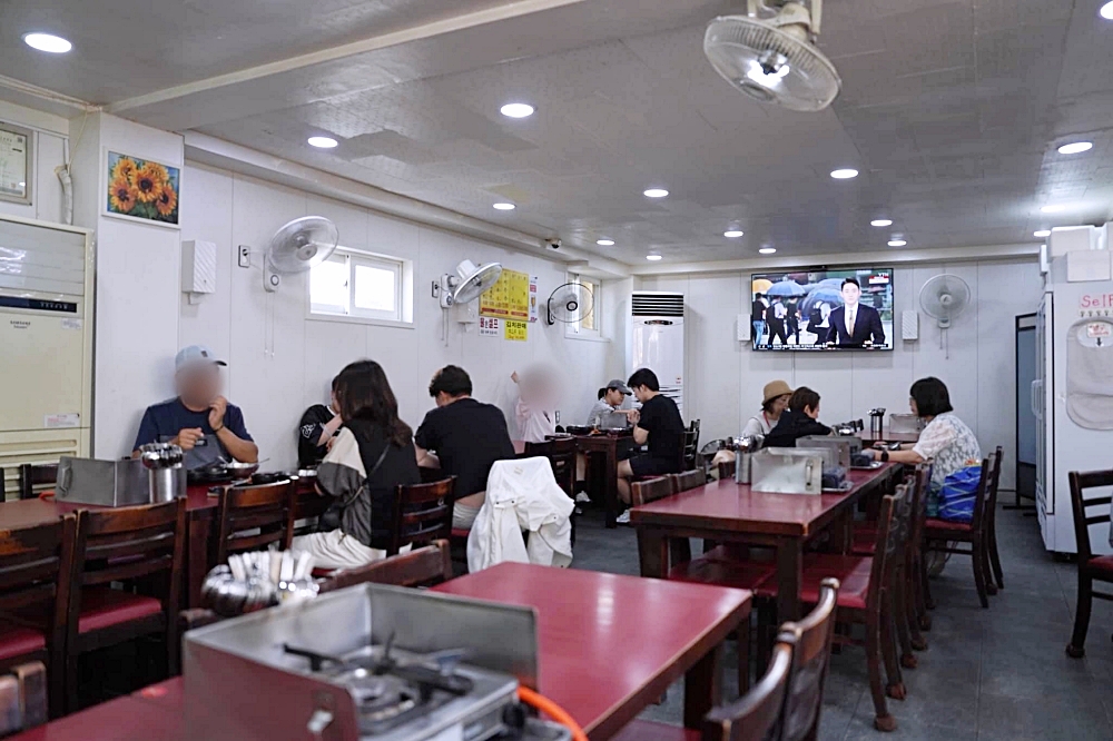 海豚嫩豆腐鍋돌고래순두：隱藏在釜山國際市場裡的 40 年全羅道嫩豆腐鍋！難忘的好味道～