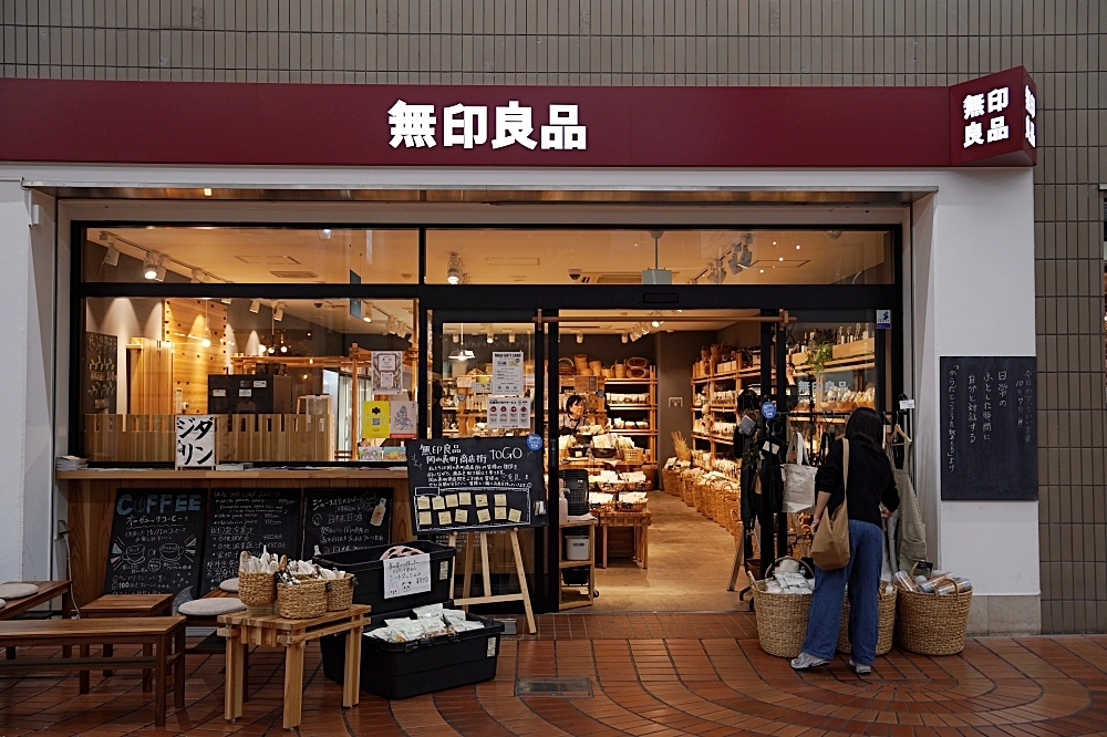 岡山表町商店街：雨天也不怕的雨遮景點！10 間美食小店一次筆記，米其林推薦麵酒一照庵必吃～