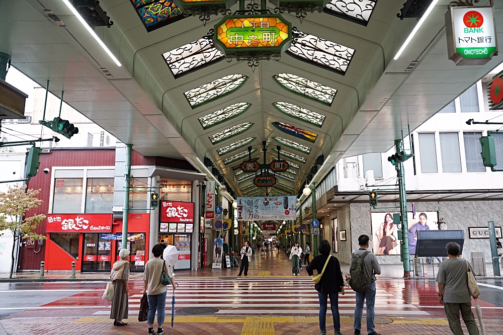 岡山表町商店街：雨天也不怕的雨遮景點！10 間美食小店一次筆記，米其林推薦麵酒一照庵必吃～