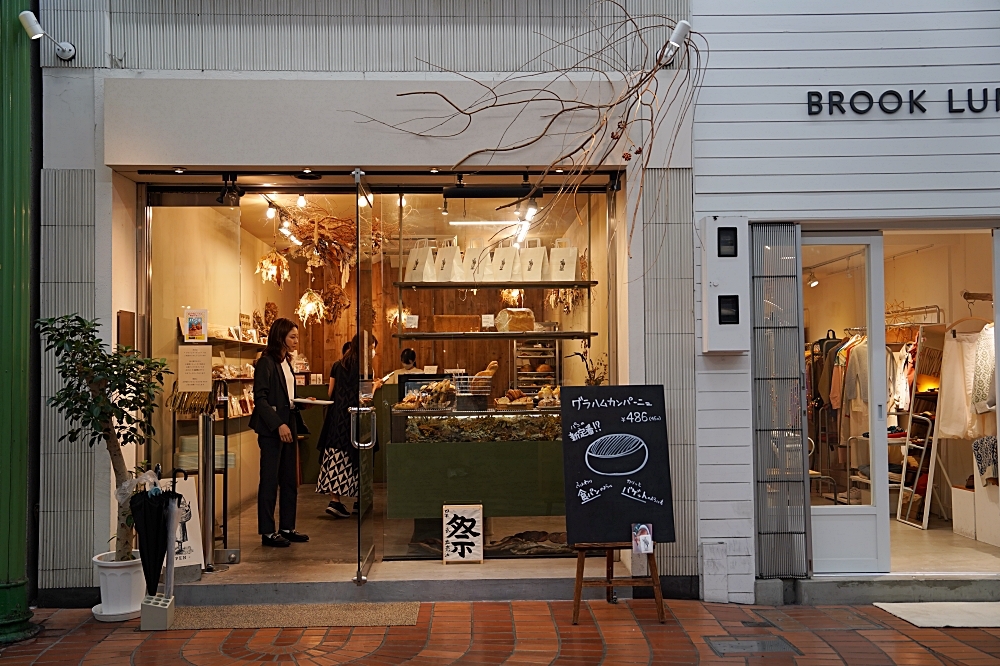 岡山表町商店街：雨天也不怕的雨遮景點！10 間美食小店一次筆記，米其林推薦麵酒一照庵必吃～