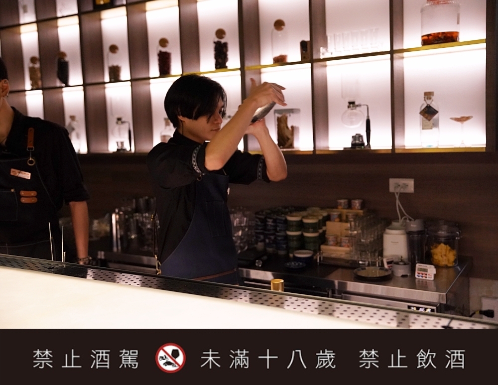 西門町餐酒館推薦 Echo Echo Bar：隱藏在無心戒酒互助會同溫層俱樂部 3F 全新空間！限定酒單好讓人喜歡～