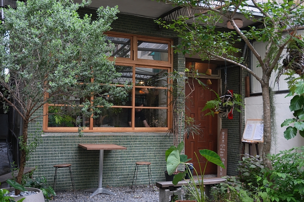 群島李季:不可錯過的台中西區咖啡店!鹽花雷夢冰咖啡我們超喜歡~ 群島李季:不可錯過的台中西區咖啡店!鹽花雷夢冰咖啡我們超喜歡~