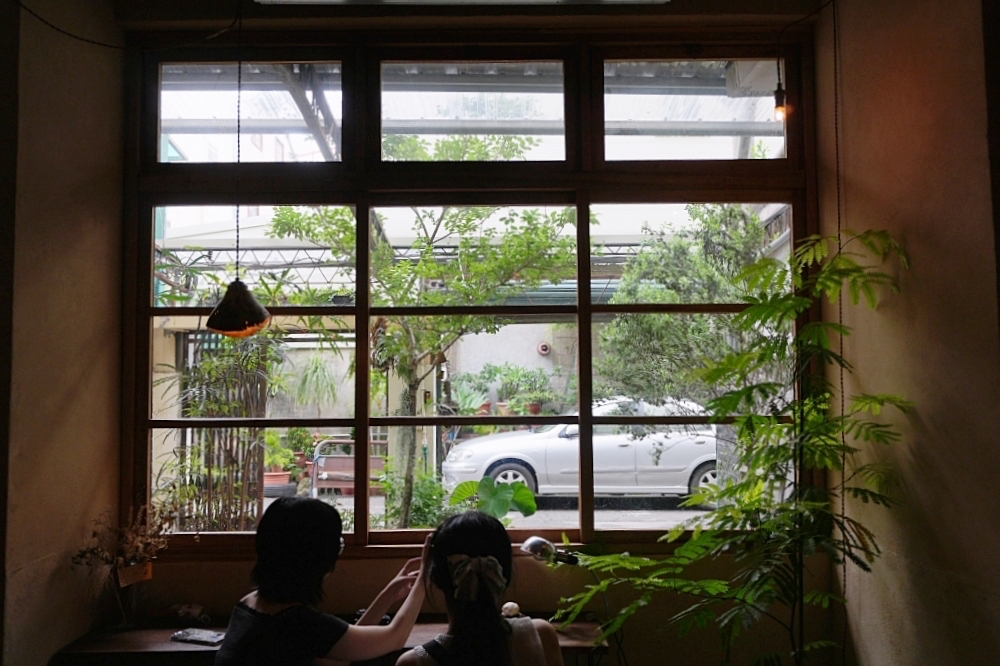 群島李季:不可錯過的台中西區咖啡店!鹽花雷夢冰咖啡我們超喜歡~ 群島李季:不可錯過的台中西區咖啡店!鹽花雷夢冰咖啡我們超喜歡~