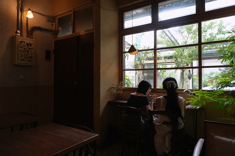 群島李季:不可錯過的台中西區咖啡店!鹽花雷夢冰咖啡我們超喜歡~ 群島李季:不可錯過的台中西區咖啡店!鹽花雷夢冰咖啡我們超喜歡~