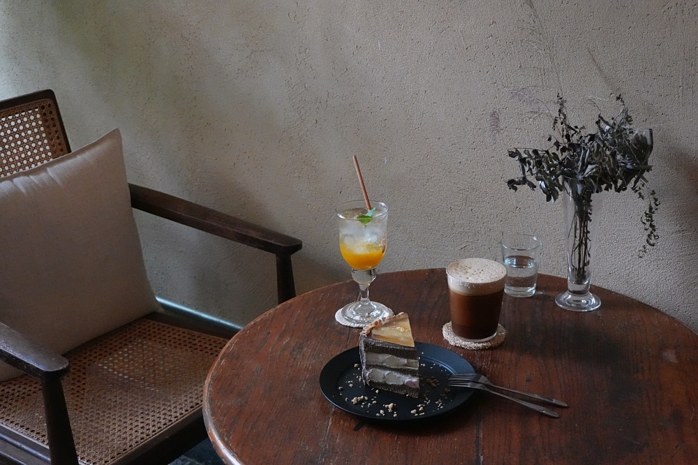 群島李季:不可錯過的台中西區咖啡店!鹽花雷夢冰咖啡我們超喜歡~ 群島李季:不可錯過的台中西區咖啡店!鹽花雷夢冰咖啡我們超喜歡~