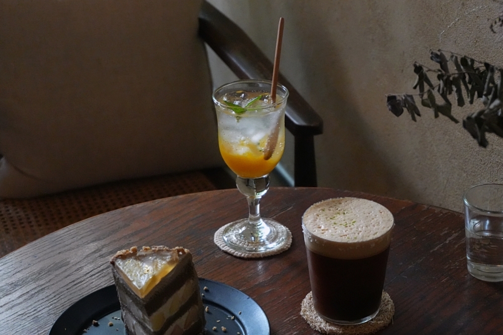 群島李季:不可錯過的台中西區咖啡店!鹽花雷夢冰咖啡我們超喜歡~ 群島李季:不可錯過的台中西區咖啡店!鹽花雷夢冰咖啡我們超喜歡~