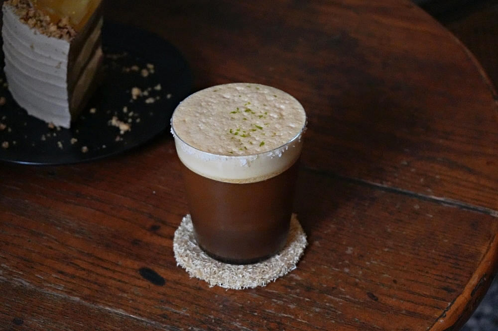 群島李季:不可錯過的台中西區咖啡店!鹽花雷夢冰咖啡我們超喜歡~ 群島李季:不可錯過的台中西區咖啡店!鹽花雷夢冰咖啡我們超喜歡~