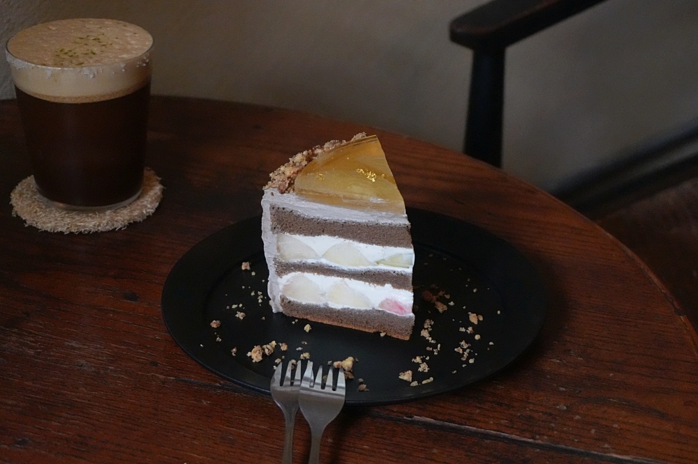 群島李季:不可錯過的台中西區咖啡店!鹽花雷夢冰咖啡我們超喜歡~ 群島李季:不可錯過的台中西區咖啡店!鹽花雷夢冰咖啡我們超喜歡~