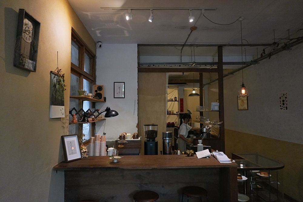 群島李季:不可錯過的台中西區咖啡店!鹽花雷夢冰咖啡我們超喜歡~ 群島李季:不可錯過的台中西區咖啡店!鹽花雷夢冰咖啡我們超喜歡~