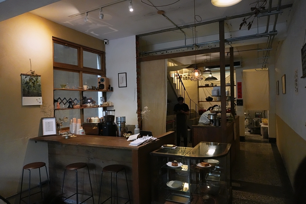 群島李季:不可錯過的台中西區咖啡店!鹽花雷夢冰咖啡我們超喜歡~ 群島李季:不可錯過的台中西區咖啡店!鹽花雷夢冰咖啡我們超喜歡~