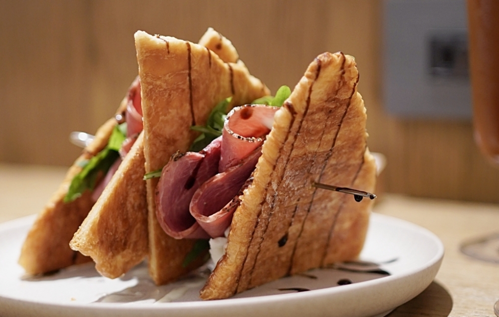 THE OAK LAB 81+：台中北屯咖啡鄰近好市多、捷運站，帥氣的露營風格好讓人喜歡！