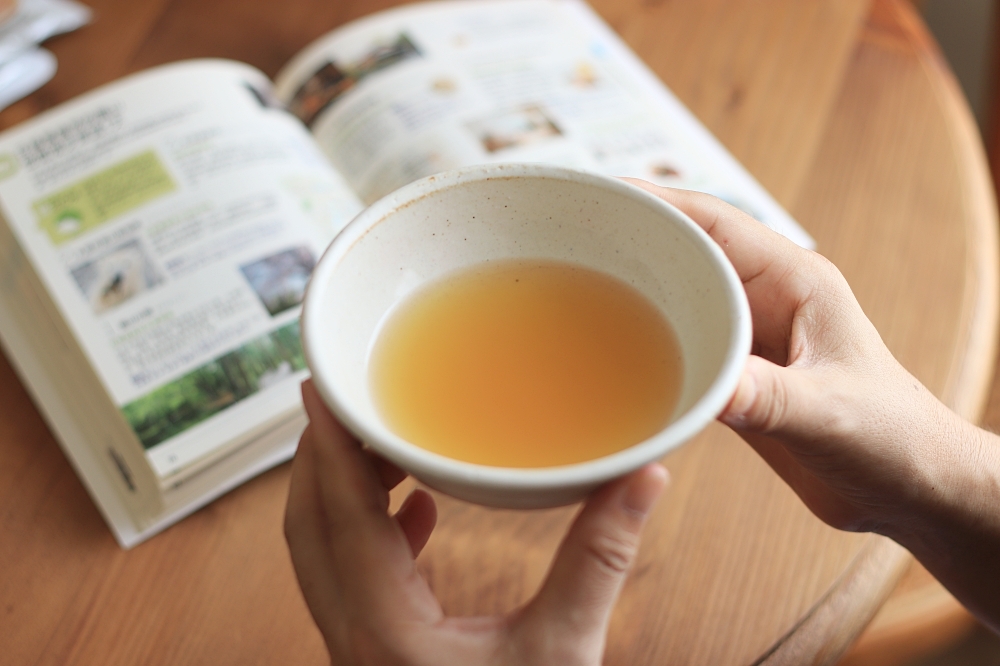 純煉滴雞精:適合全家人的 100% 古法滴煉萃取滴雞精!無添加、無腥味,常溫好保存。 純煉滴雞精:適合全家人的 100% 古法滴煉萃取滴雞精!無添加、無腥味,常溫好保存。