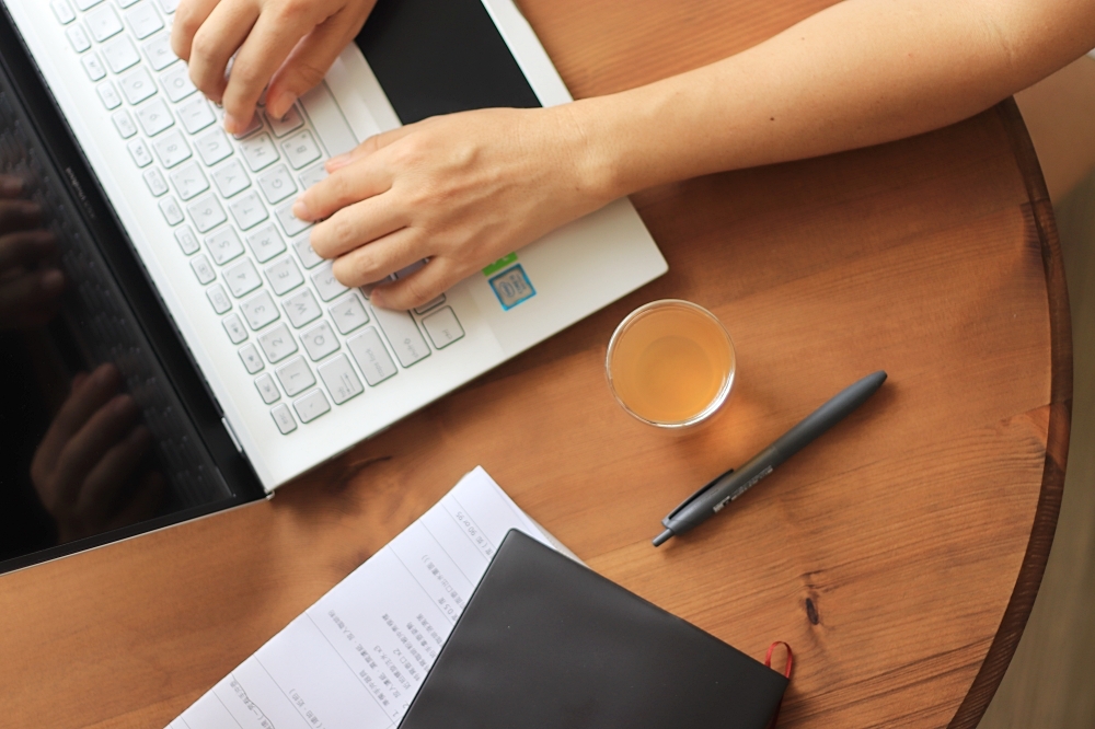 純煉滴雞精:適合全家人的 100% 古法滴煉萃取滴雞精!無添加、無腥味,常溫好保存。 純煉滴雞精:適合全家人的 100% 古法滴煉萃取滴雞精!無添加、無腥味,常溫好保存。