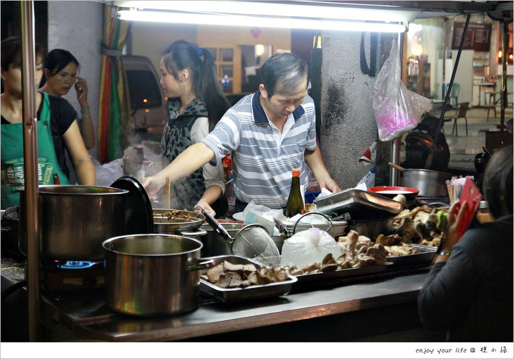 [埔里] 吃在埔里市區裡的『雨傘店』：「阿川麵店」便宜又好吃！真高興第一次在埔里過夜就吃到它。（附手稿）