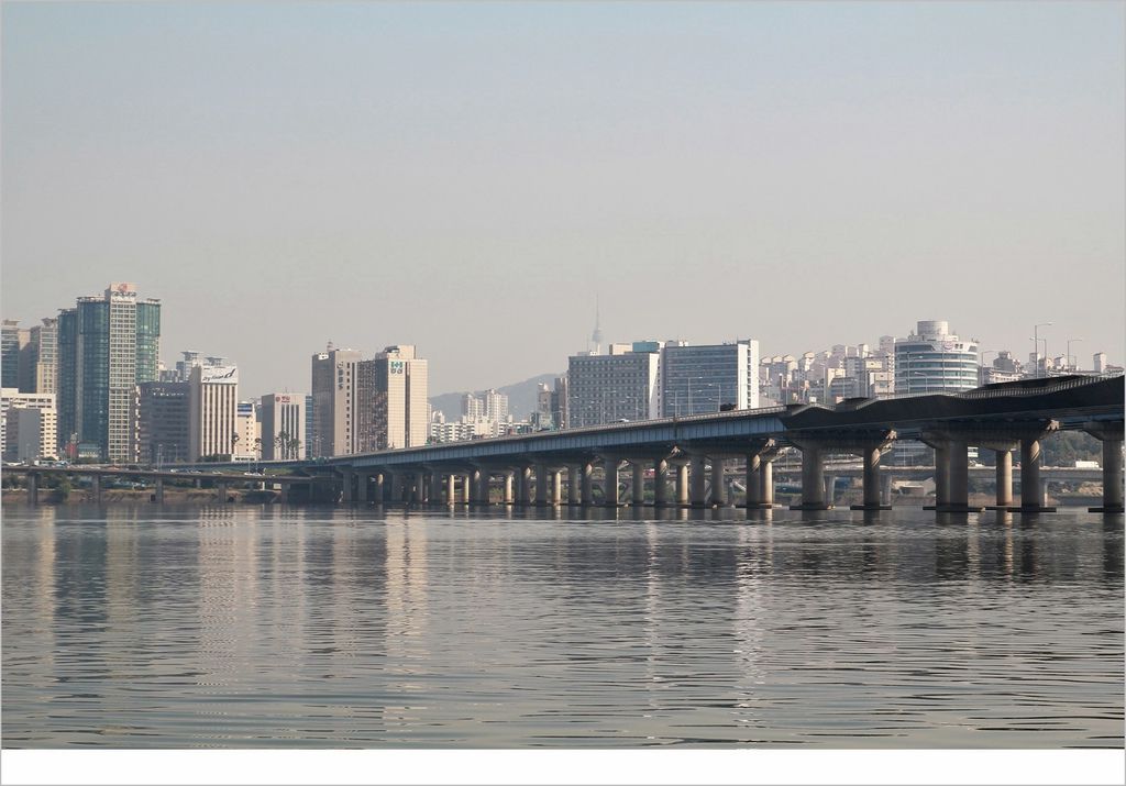 [韓國首爾] D5：搭渡輪「遊漢江」，暢遊首爾沿岸城市風光，船內空間豪華、船周絕佳視野。