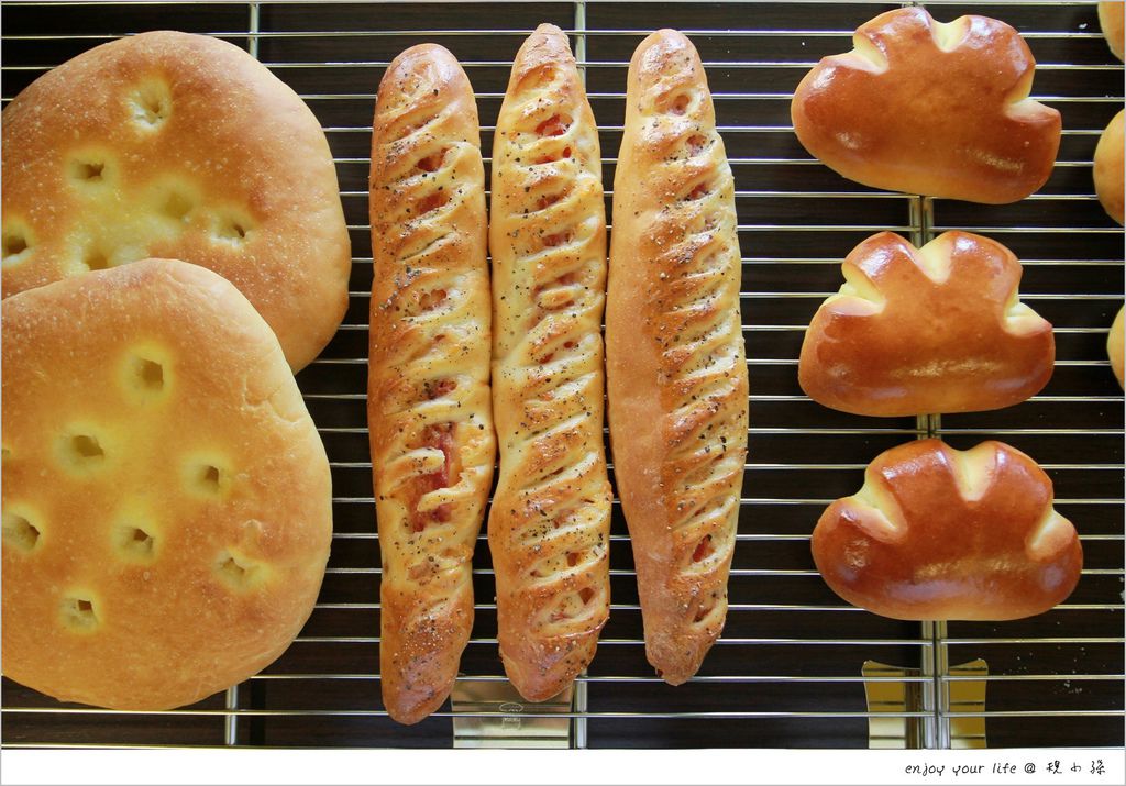 [台中麵包店] 梅西麵包 Bonlangerie Merci：歐式風格的外表已經擄獲了我的心！麵包價格不算低，但挺有自己的風格～
