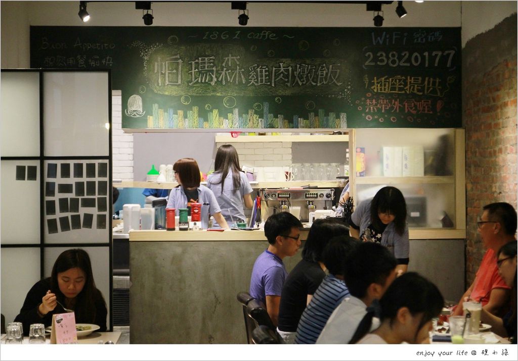 [台北西門町美食] 捷運西門站【1861 caffe】好吃又實在的義大利麵、薄餅！好適合學生、情侶來逛街、吃美食。