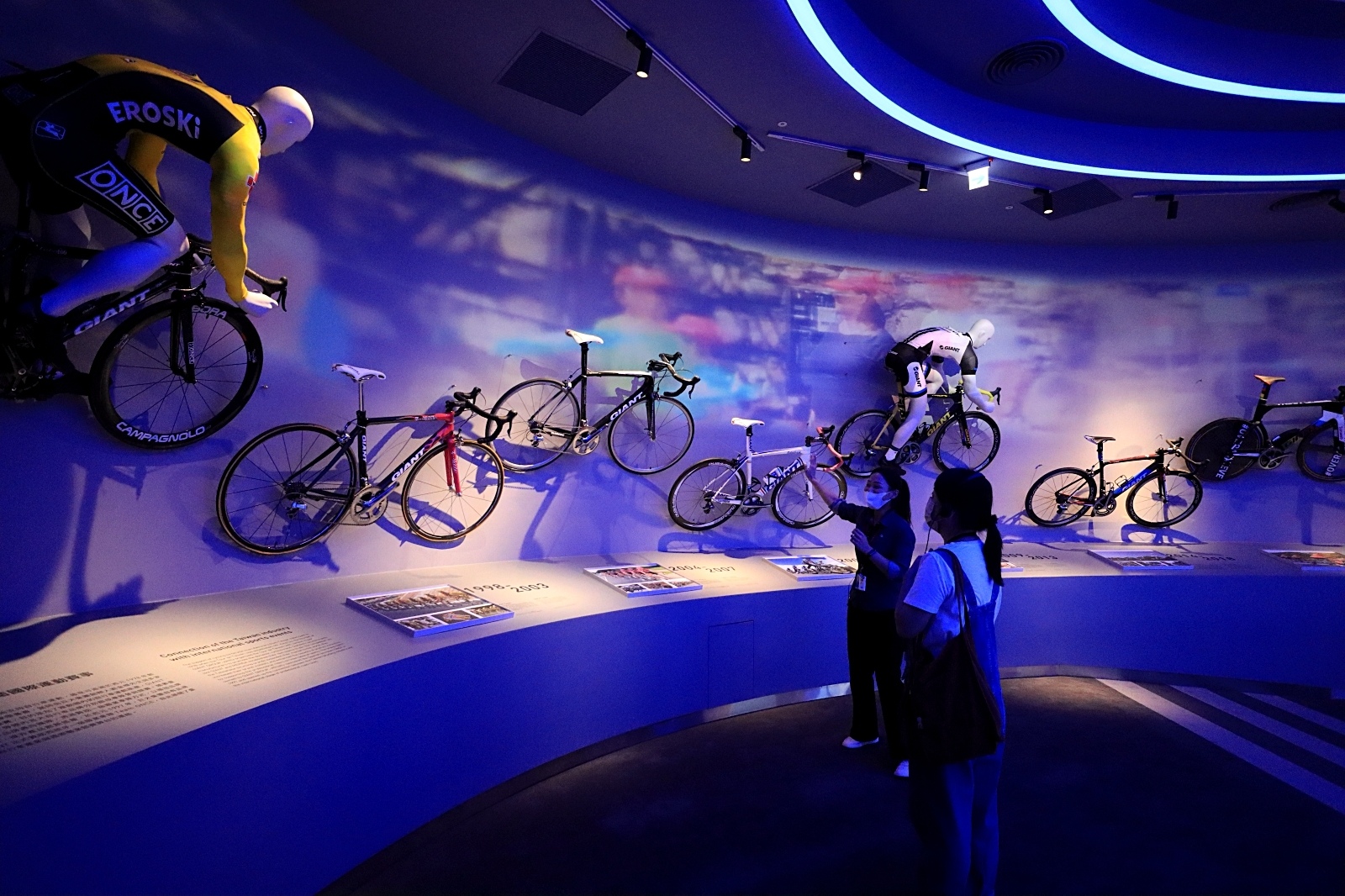 自行車文化探索館設計感十足的展覽空間
