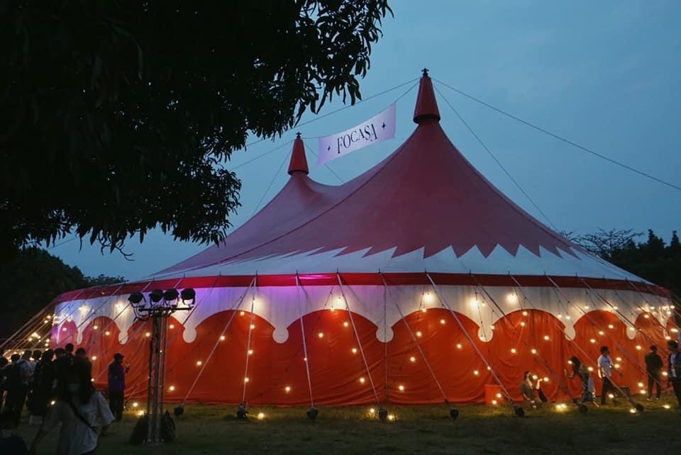 Focasa馬戲藝術節：2023首屆台南馬戲節搶先看！全台唯一巨型馬戲篷就在台南水交社文化園區，還有糖果村市集好熱鬧啊～