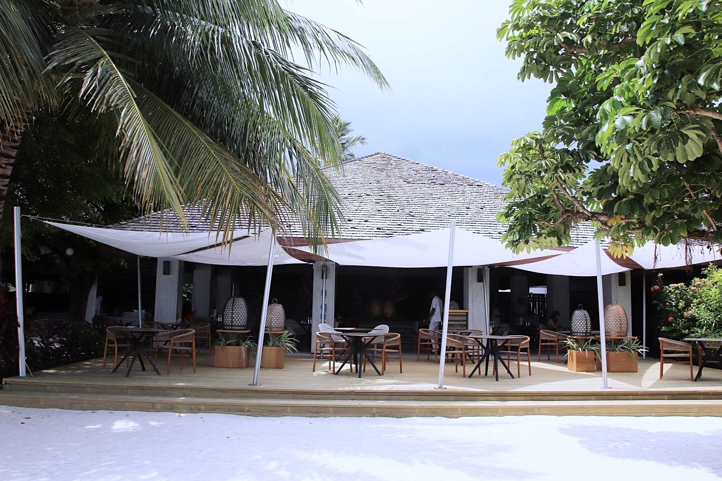 馬爾地夫海島旅行蜜月首選｜VELASSARU maldives* 島上餐廳整理：住在島上的那幾天，一場場的美食饗宴讓我們很陶醉～