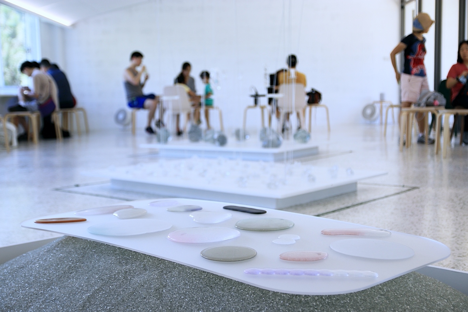 春室 Glass Studio + The POOL：新竹動物園旁的透明系秘境，與蜷尾家、京盛宇合作的漂浮雪糕氣泡飲好美好療癒～還有機會吃到嘉義木更的人氣小戚風喔！